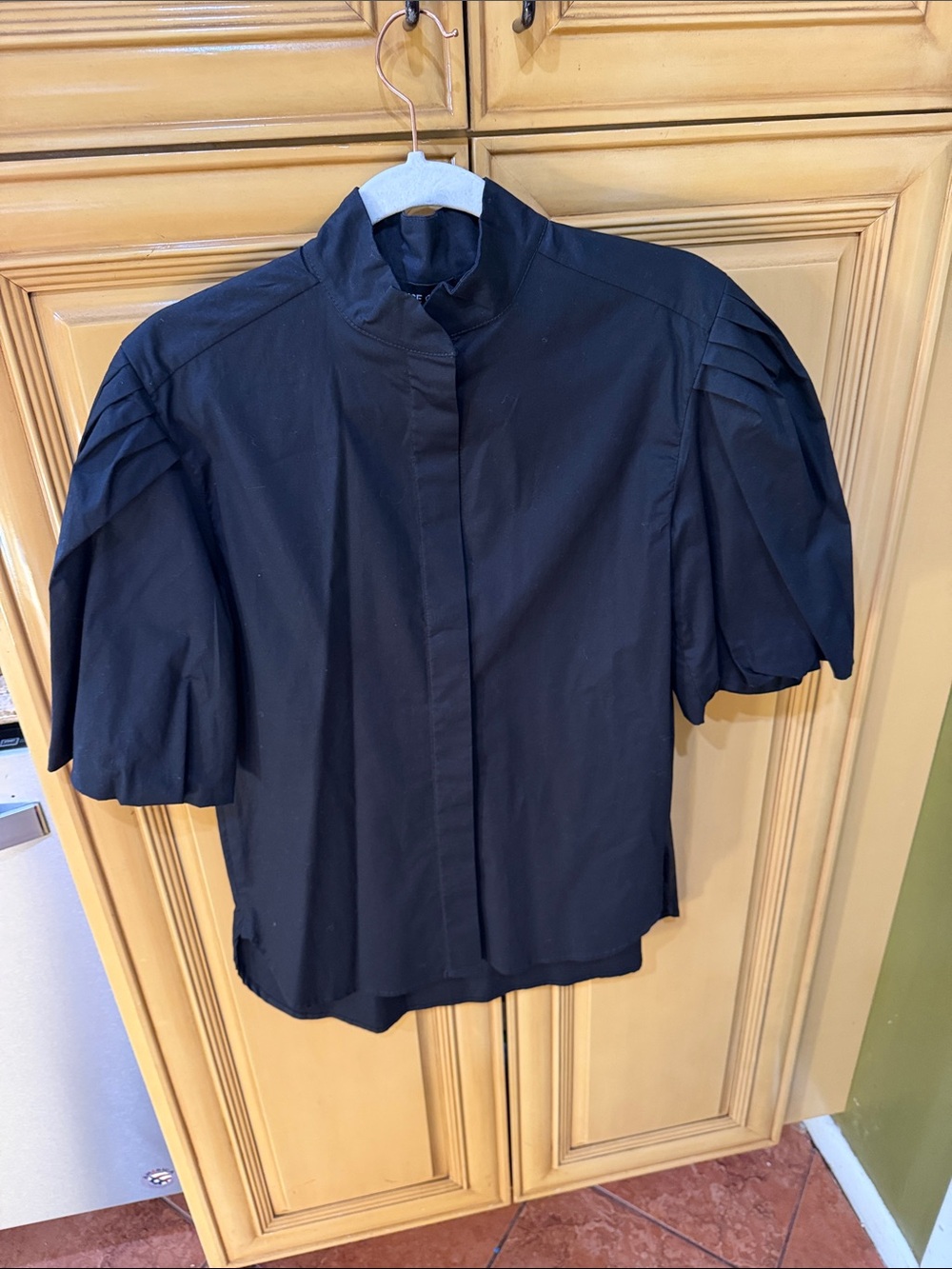 Black Short-Sleeve Pleated sleeved button down like new condition